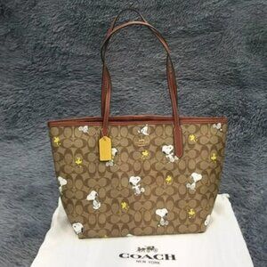 🧁NWT COACH Peanuts Snoopy Tote bag